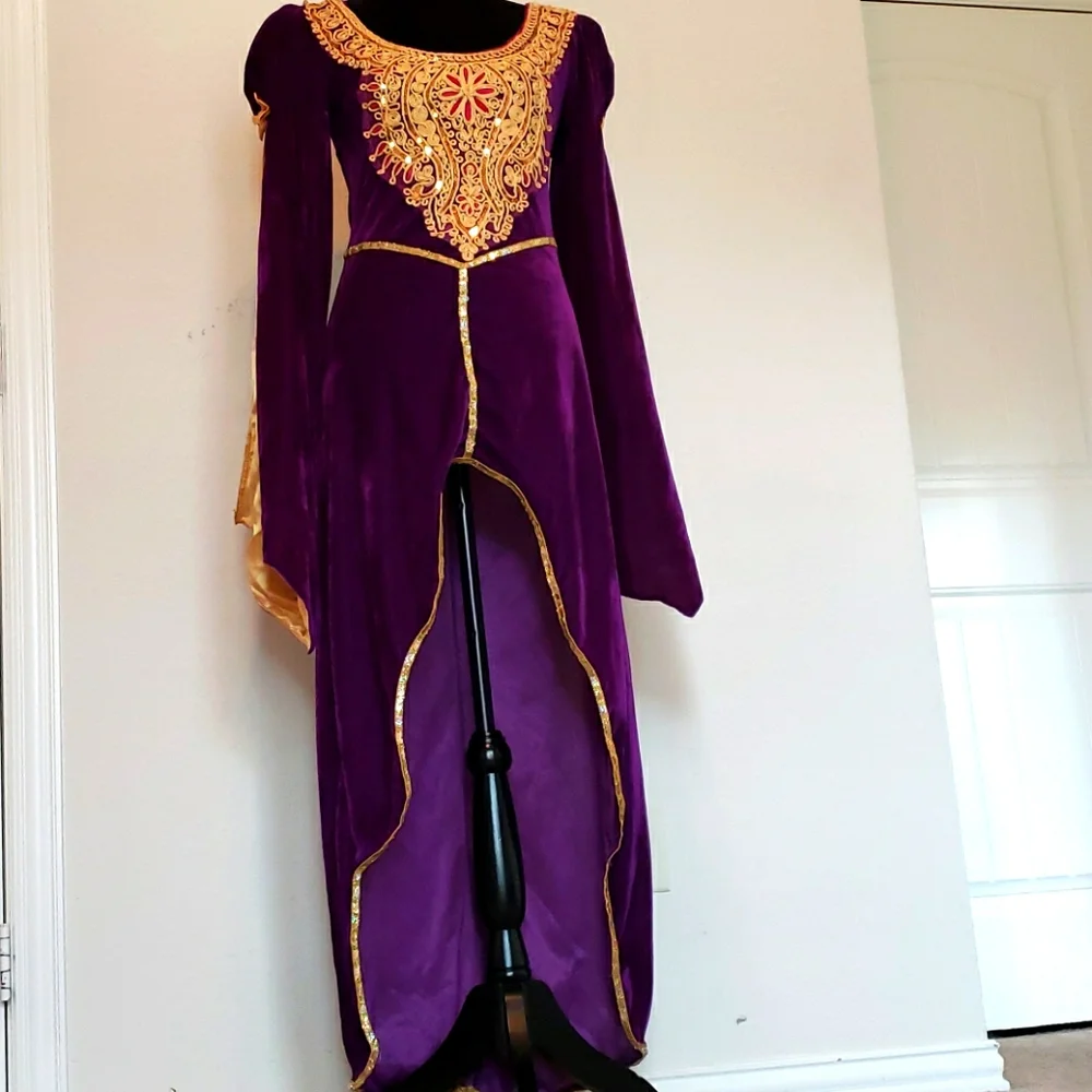 Halloween π Queen dress size small π - Picture 1 of 9